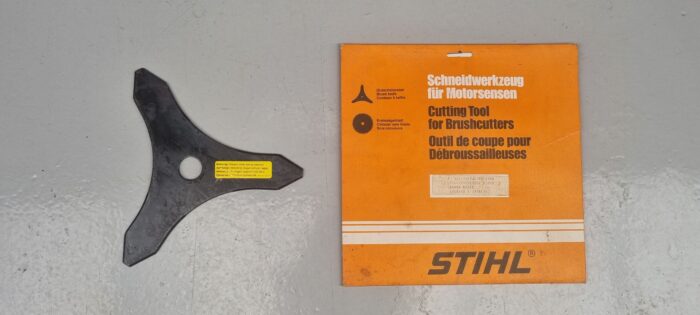 STIHL Driehoeksmes 250 / Gat 25MM | 250 mm Stalen Maaimes (4112-713-4100) - Afbeelding 1