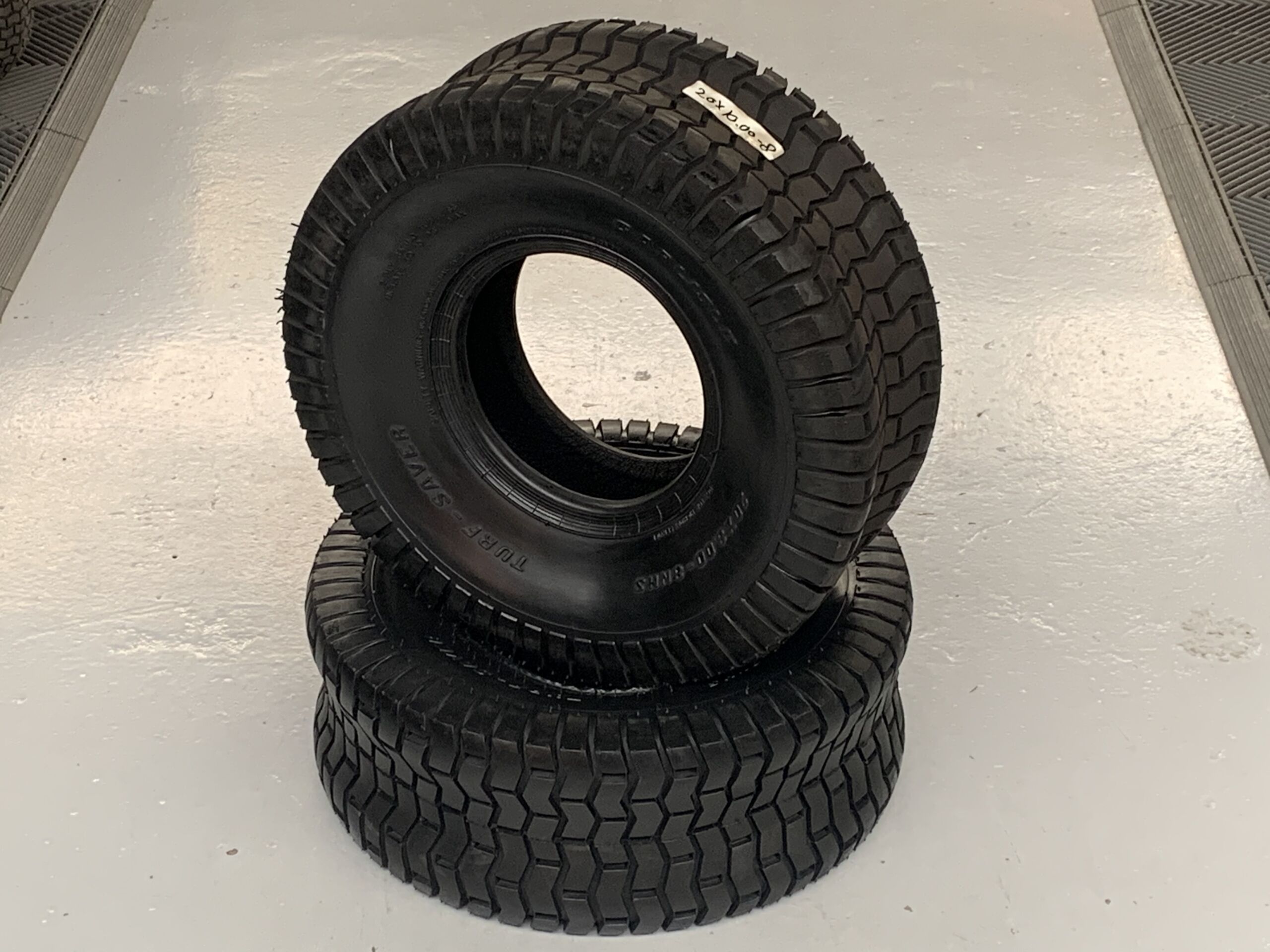 1D44CE46-505A-4055-8D7E-CEE253B38CF0 Zitmaaier band 20x8.00-8 buitenbandset - Afbeelding 1