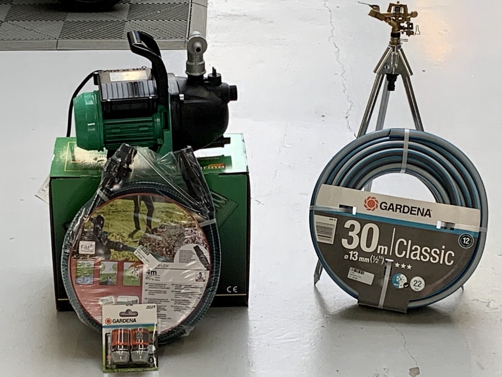 Waterpomp set met sproeier en slangen ACTIE