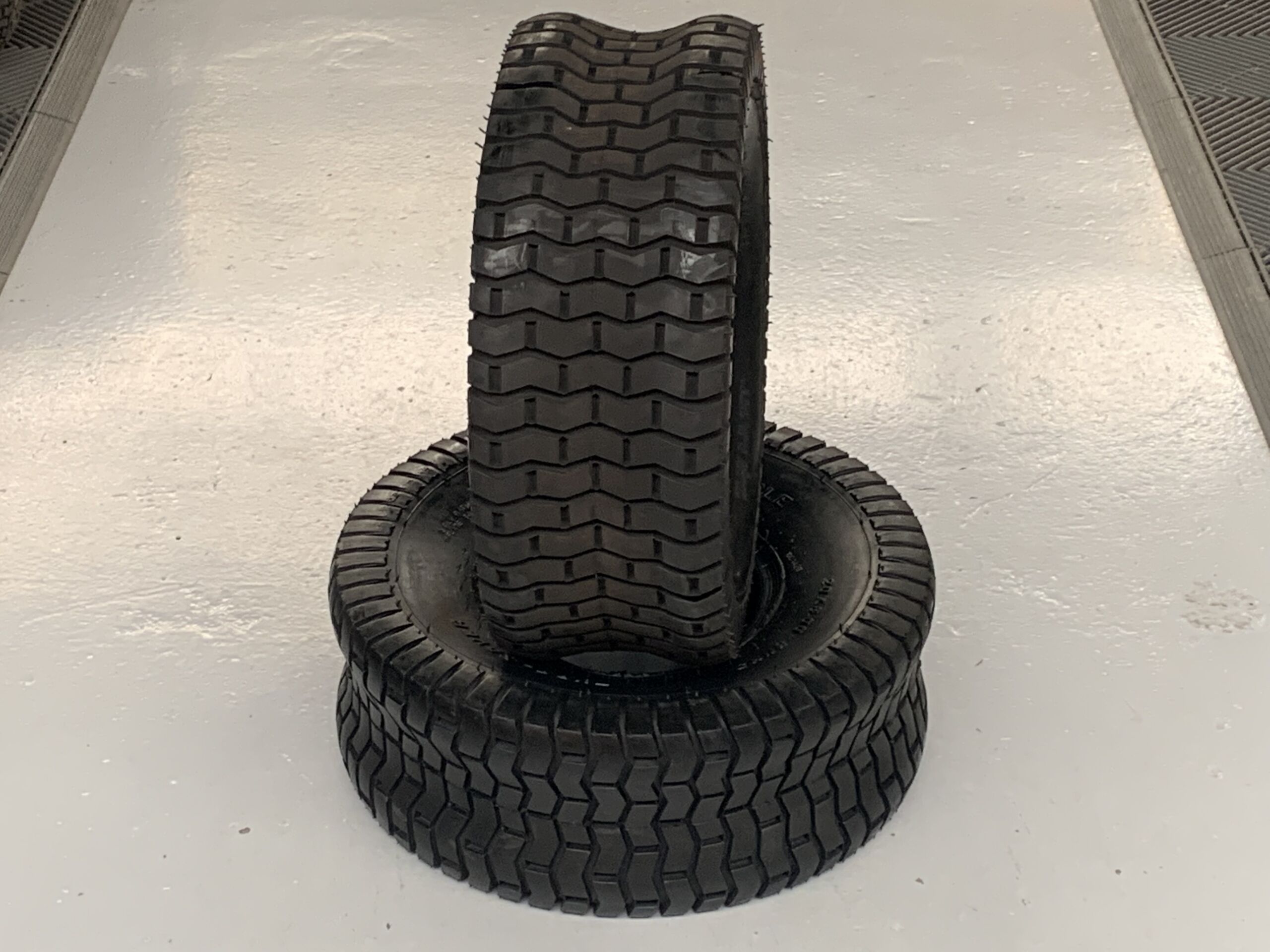 EEACBAB5-4C56-4828-88DA-5AD99B756CA1 Zitmaaier band 20x8.00-8 buitenbandset - Afbeelding 3