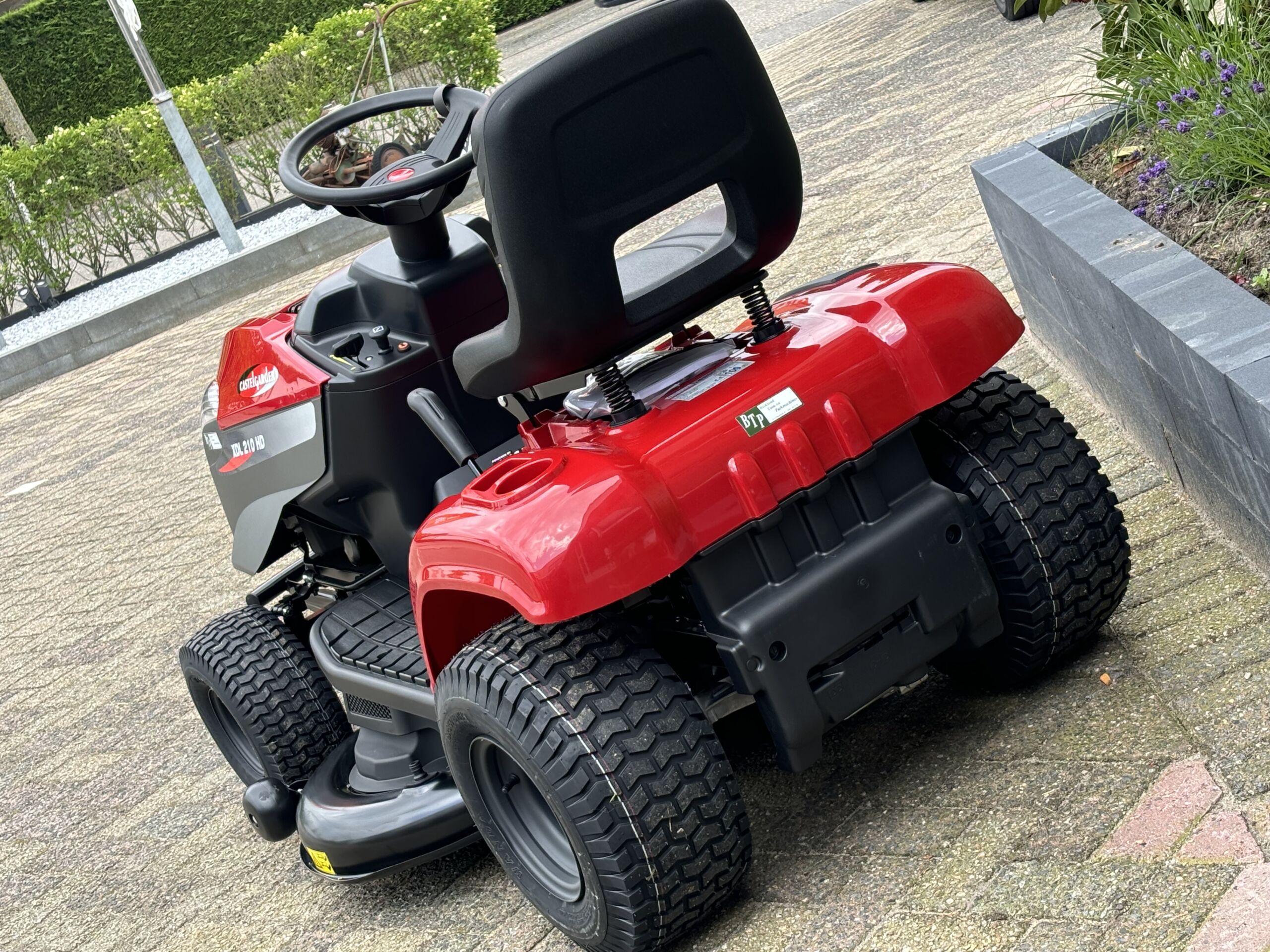 IMG_1172 Castelgarden zitmaaier 108cm 2 cilinder motor - Afbeelding 9