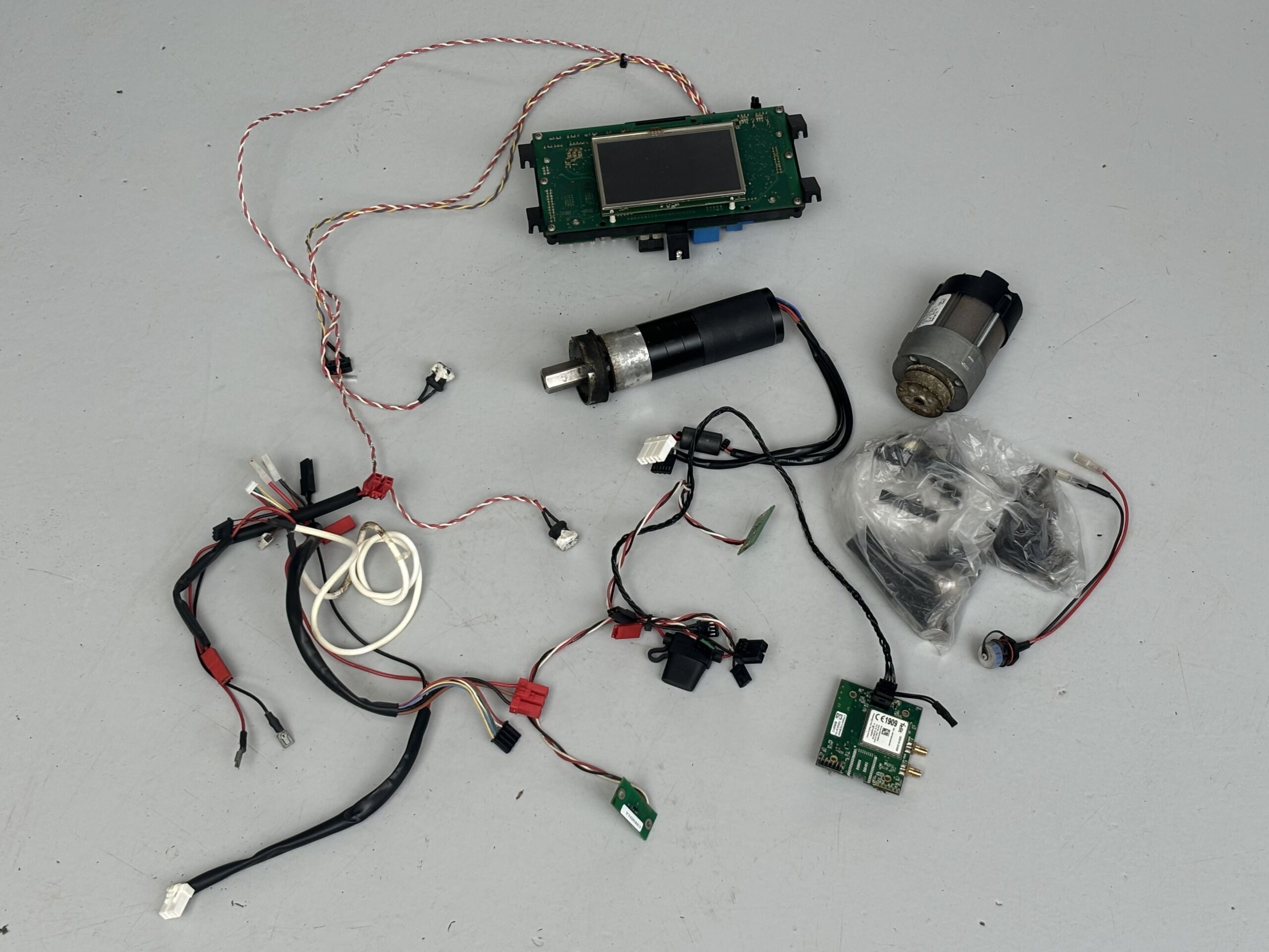 IMG_2619 Ambrogio Robotmaaier L250 ELITE onderdelen set - Afbeelding 1