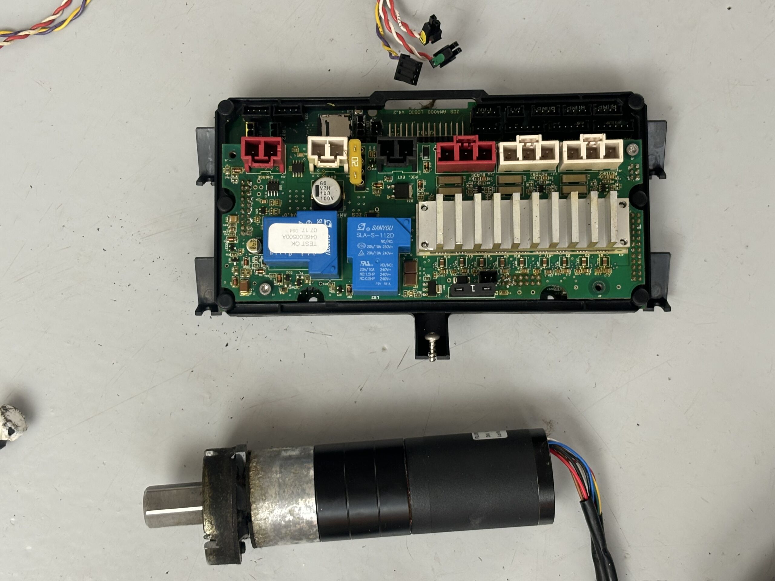 IMG_2623 Ambrogio Robotmaaier L250 ELITE onderdelen set - Afbeelding 5