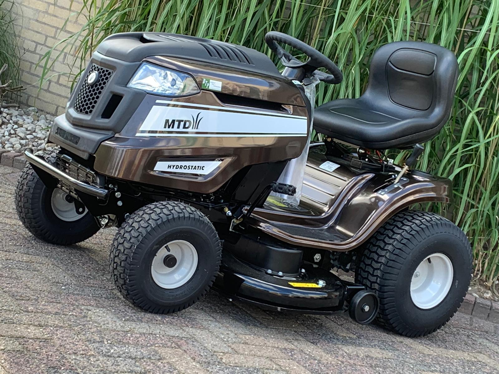 MTD Bronze Edition 2cil. Kawasaki 107cm zitmaaier ACTIE