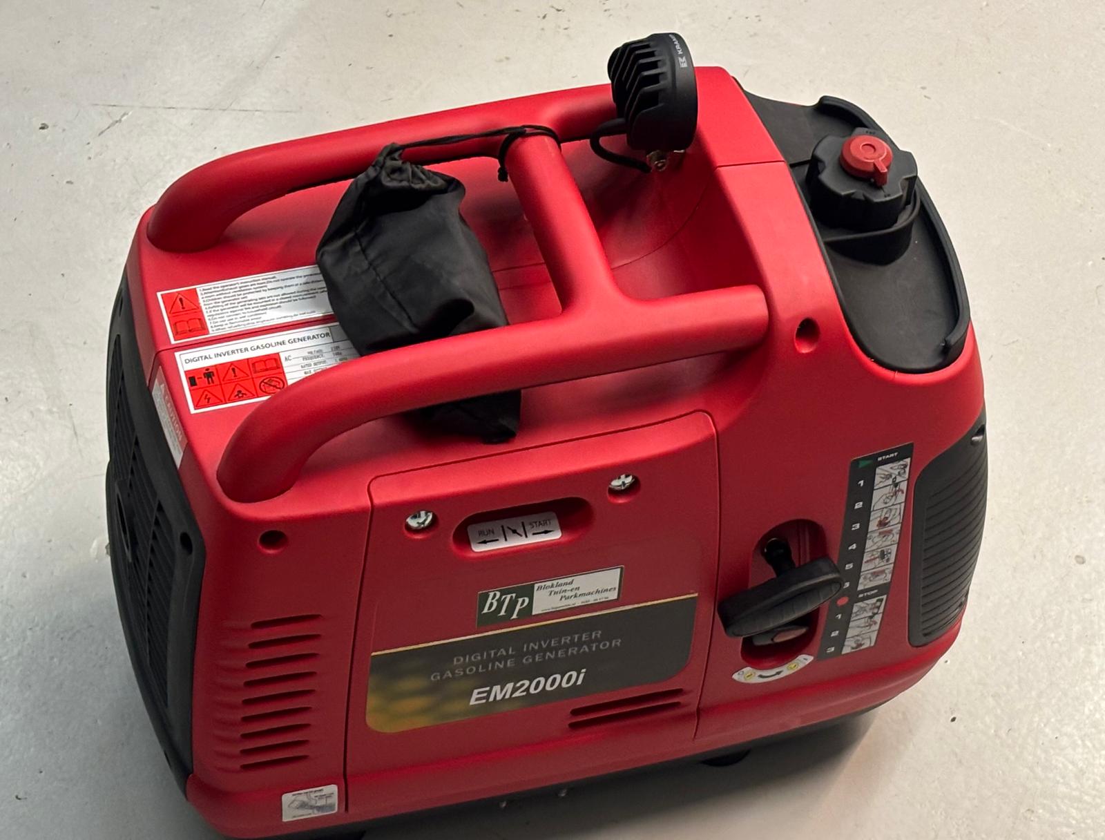 generator me ledlamp (3) Koffer silent generator 2000W Met werklamp! - Afbeelding 5